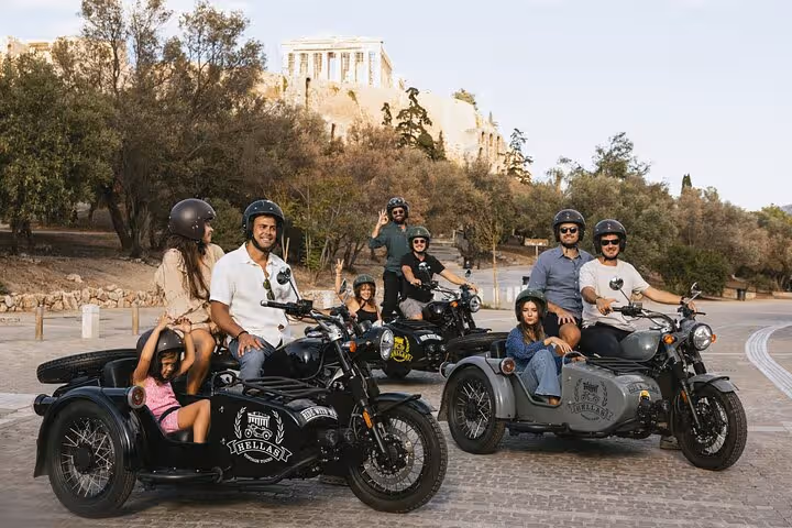 Plaka Private Tour with Sidecar with view on the Acropolis