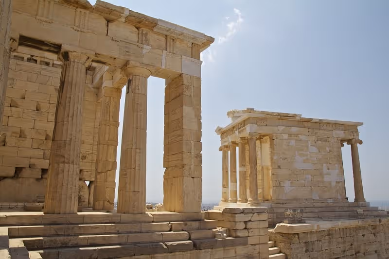 The Acropolis Shut Down Mid‑Day from the 22nd to the 25th of July: A Snapshot of Greece’s Summer Heat